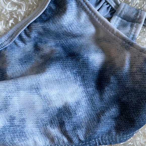 Bikini - Picture 2 of 7